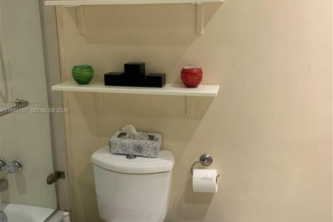 Снять в аренду кондоминиум в Халландейл-Бич, Флорида 2 спальни, 85.84м2, № 2055727 - фото 12