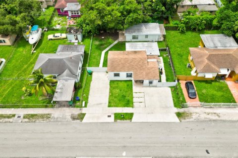 House in Miami, Florida 1 bedroom, 65.03 sq.m. № 1832397 - photo 12