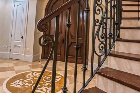 Villa ou maison à vendre à Miami, Floride: 6 chambres, 860.65 m2 № 2153497 - photo 8