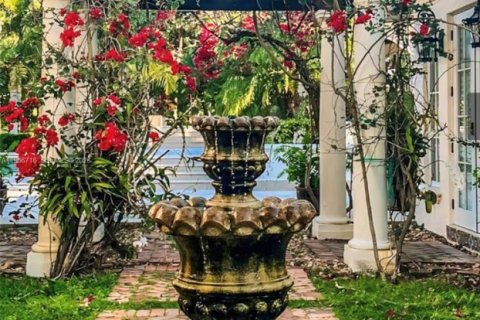 Villa ou maison à vendre à Miami, Floride: 6 chambres, 860.65 m2 № 2153497 - photo 2