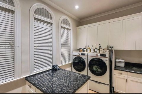 Villa ou maison à vendre à Miami, Floride: 6 chambres, 860.65 m2 № 2153497 - photo 26