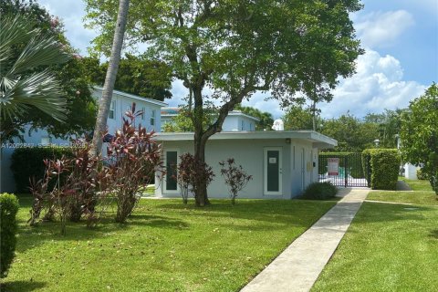Condo in Miami, Florida, 2 bedrooms  № 2378467 - photo 24