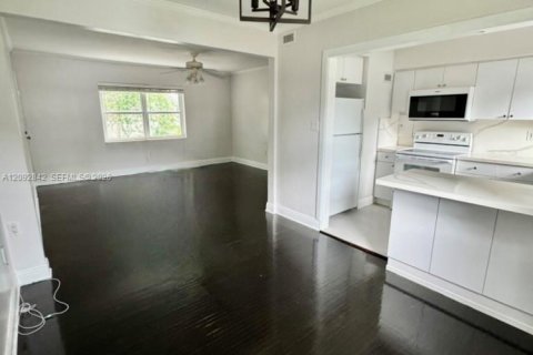 Condo in Miami, Florida, 2 bedrooms  № 2378467 - photo 6