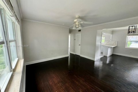 Condo in Miami, Florida, 2 bedrooms  № 2378467 - photo 10