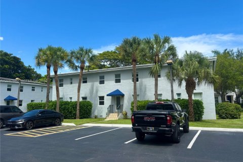 Condo in Miami, Florida, 2 bedrooms  № 2378467 - photo 23