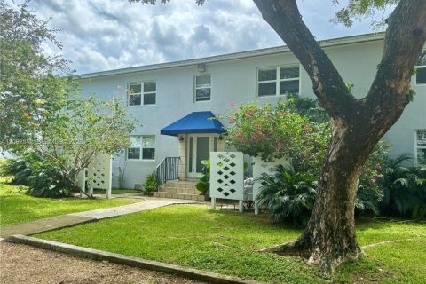 Condo in Miami, Florida, 2 bedrooms  № 2378467 - photo 4