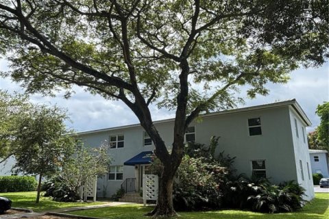 Condo in Miami, Florida, 2 bedrooms  № 2378467 - photo 2
