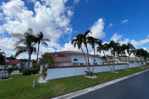 Casa en venta en Margate, Florida, 4 dormitorios, 256.04 m2 № 1951623 - foto 2