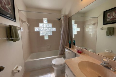 Casa en venta en Margate, Florida, 4 dormitorios, 256.04 m2 № 1951623 - foto 18