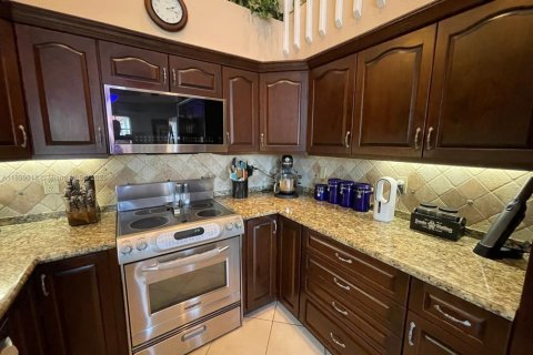 Casa en venta en Margate, Florida, 4 dormitorios, 256.04 m2 № 1951623 - foto 11