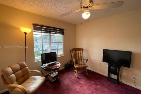 Casa en venta en Margate, Florida, 4 dormitorios, 256.04 m2 № 1951623 - foto 20