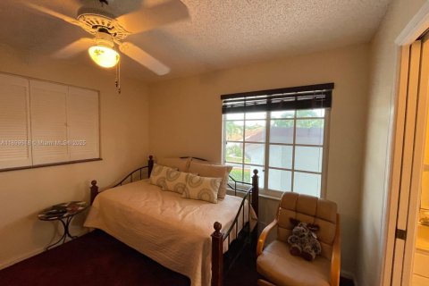 Casa en venta en Margate, Florida, 4 dormitorios, 256.04 m2 № 1951623 - foto 19