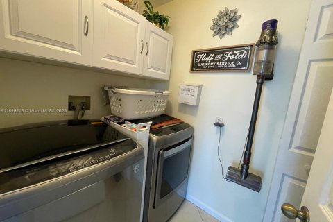 Casa en venta en Margate, Florida, 4 dormitorios, 256.04 m2 № 1951623 - foto 24