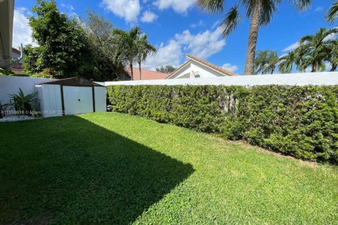Casa en venta en Margate, Florida, 4 dormitorios, 256.04 m2 № 1951623 - foto 27