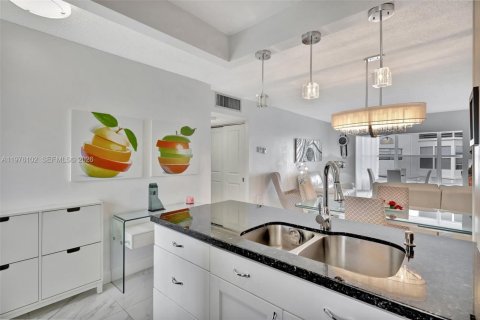 Condominio en venta en Lauderdale Lakes, Florida, 2 dormitorios, 87.7 m2 № 2042344 - foto 13