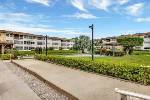 Condominio en venta en Lauderdale Lakes, Florida, 2 dormitorios, 87.7 m2 № 2042344 - foto 30