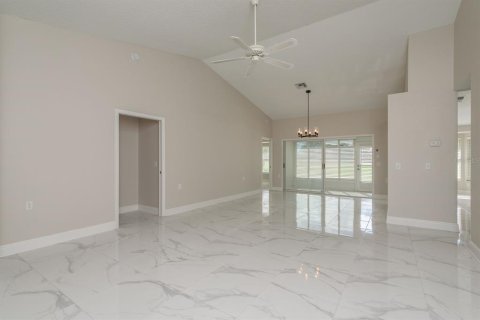 Villa ou maison à vendre à New Port Richey, Floride: 2 chambres, 143.91 m2 № 1884902 - photo 6