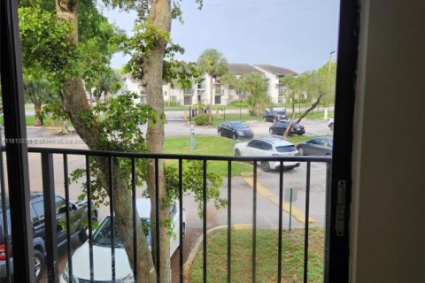 Condominio en venta en Hialeah, Florida, 1 dormitorio, 60.2 m2 № 1770742 - foto 15
