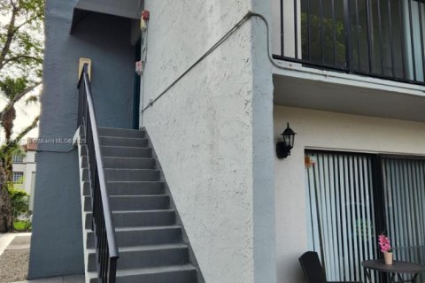 Condominio en venta en Hialeah, Florida, 1 dormitorio, 60.2 m2 № 1770742 - foto 17
