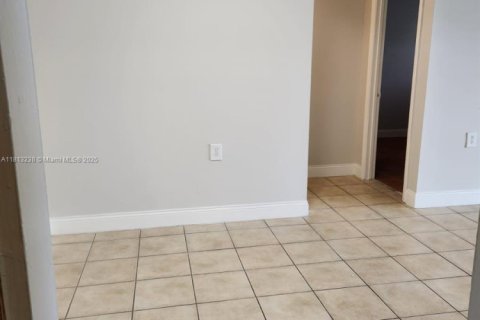 Condominio en venta en Hialeah, Florida, 1 dormitorio, 60.2 m2 № 1770742 - foto 4