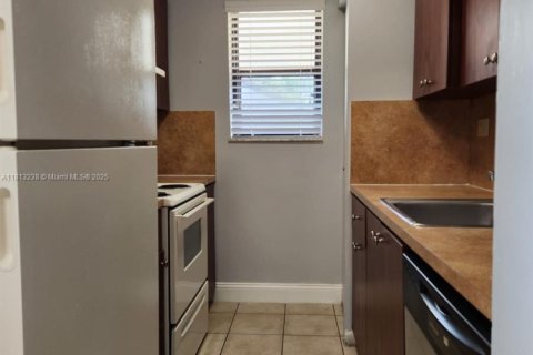 Condominio en venta en Hialeah, Florida, 1 dormitorio, 60.2 m2 № 1770742 - foto 1