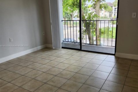 Condominio en venta en Hialeah, Florida, 1 dormitorio, 60.2 m2 № 1770742 - foto 14