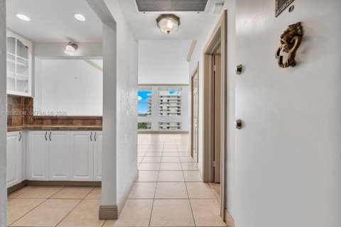 Condo in Coral Gables, Florida  № 2390243 - photo 6
