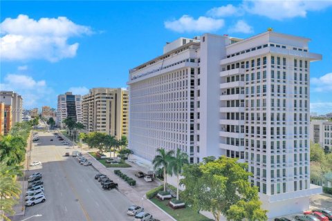 Condo in Coral Gables, Florida  № 2390243 - photo 22