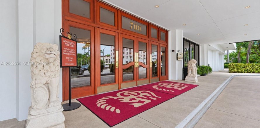 Studio in the Condo in Coral Gables, Florida  № 2390243