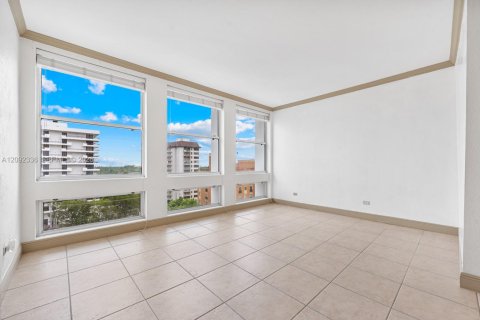 Condo in Coral Gables, Florida  № 2390243 - photo 14