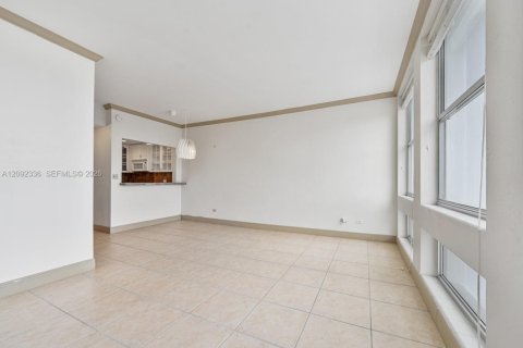 Condo in Coral Gables, Florida  № 2390243 - photo 17