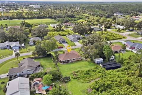 House in North Port, Florida 3 bedrooms, 156.08 sq.m. № 2396220 - photo 2