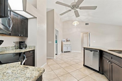 House in North Port, Florida 3 bedrooms, 156.08 sq.m. № 2396220 - photo 10