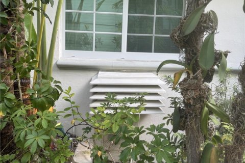 Condo in Miami Beach, Florida  № 1811994 - photo 2