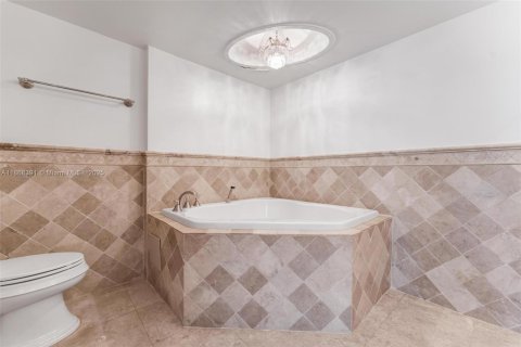 Copropriété à vendre à Miami, Floride: 2 chambres, 121.89 m2 № 1897839 - photo 17