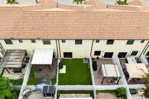 House in Hialeah, Florida 3 bedrooms, 146.23 sq.m. № 1868268 - photo 30