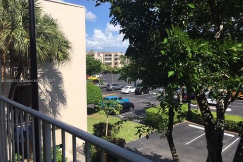 Copropriété à louer à Miami, Floride: 2 chambres, 83.61 m2 № 1927455 - photo 1
