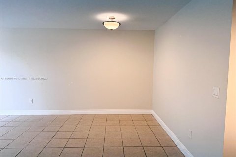 Copropriété à louer à Miami, Floride: 2 chambres, 83.61 m2 № 1927455 - photo 12