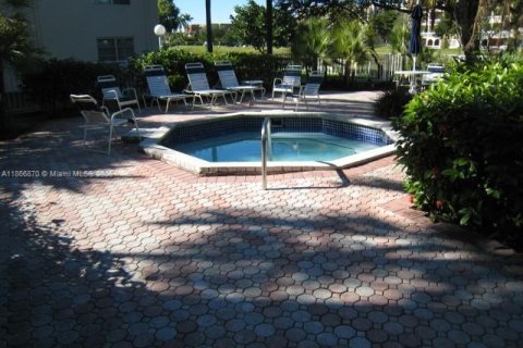 Copropriété à louer à Miami, Floride: 2 chambres, 83.61 m2 № 1927455 - photo 24