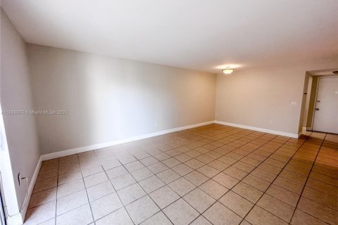 Copropriété à louer à Miami, Floride: 2 chambres, 83.61 m2 № 1927455 - photo 7