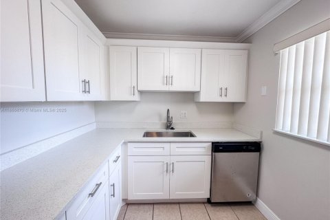 Copropriété à louer à Miami, Floride: 2 chambres, 83.61 m2 № 1927455 - photo 3