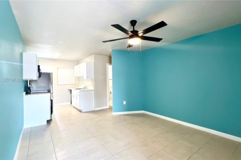 Casa en alquiler en St. Lucie, Florida, 2 dormitorios, 111.48 m2 № 2057753 - foto 5