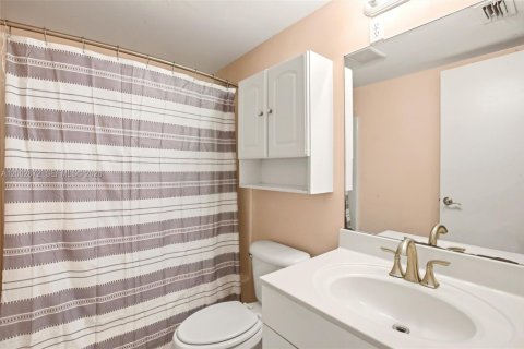 Copropriété à vendre à Naples, Floride: 3 chambres, 111.2 m2 № 2068507 - photo 29