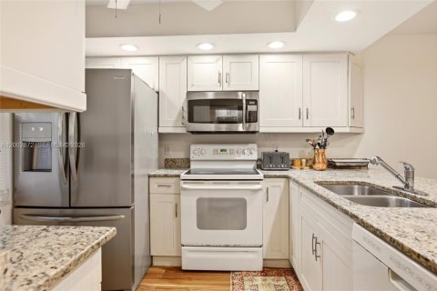 Copropriété à vendre à Naples, Floride: 3 chambres, 111.2 m2 № 2068507 - photo 13