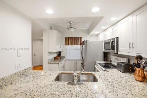 Copropriété à vendre à Naples, Floride: 3 chambres, 111.2 m2 № 2068507 - photo 15