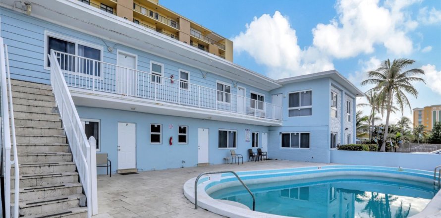 Hotel in Pompano Beach, Florida № 959496