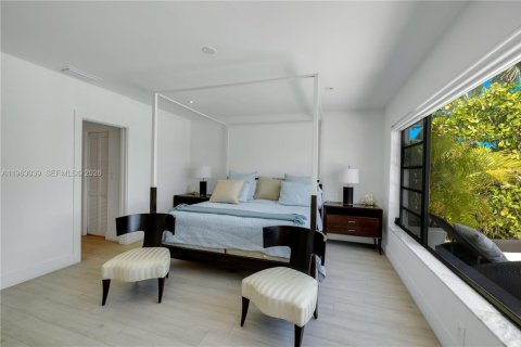 House in Miami Beach, Florida 4 bedrooms, 280.47 sq.m. № 2025806 - photo 14