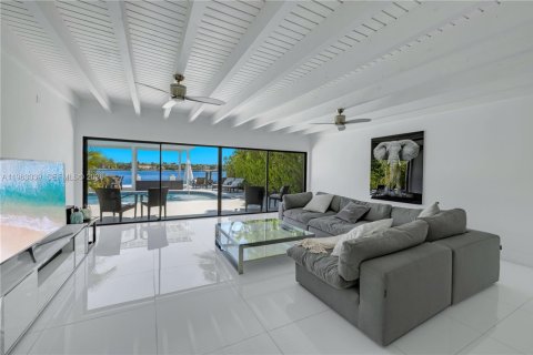 Casa en Miami Beach, Florida 4 dormitorios, 280.47 m2 № 2025806
