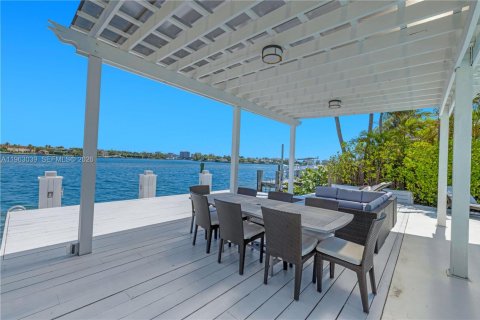 House in Miami Beach, Florida 4 bedrooms, 280.47 sq.m. № 2025806 - photo 29