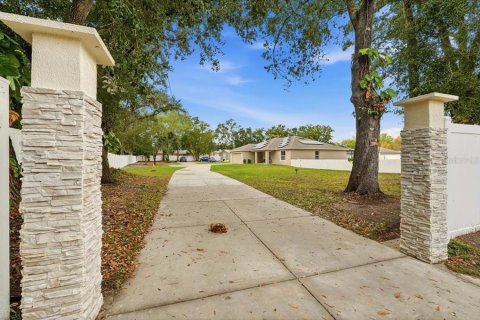Casa en venta en Auburndale, Florida, 4 dormitorios, 176.24 m2 № 2201336 - foto 5